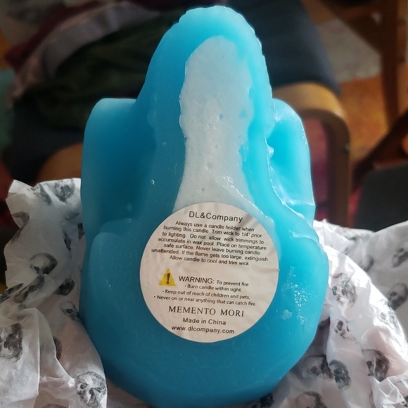 D & L co. Memento Mori Medium skull candle - Picture 2 of 5